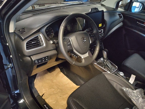 Suzuki S-Cross 4 of 5