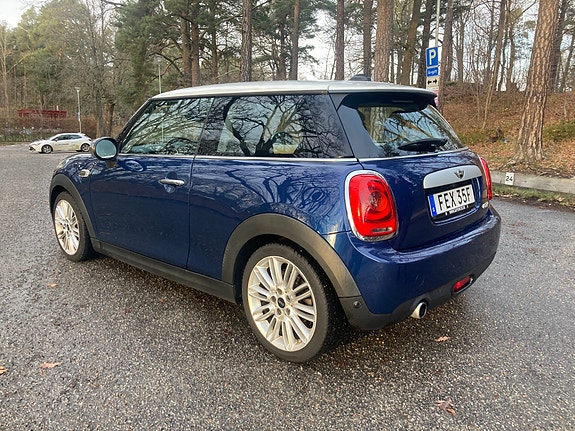 MINI Cooper 4 of 5