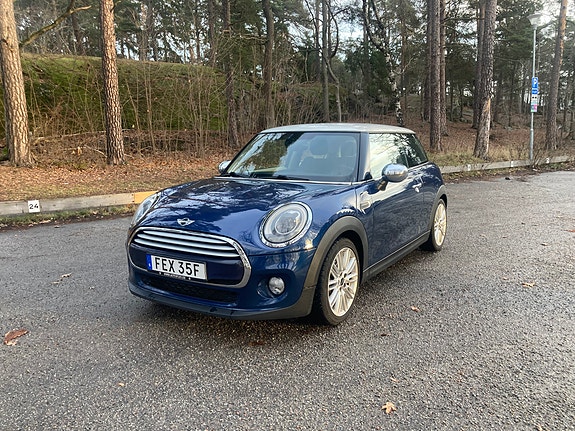 MINI Cooper 2 of 5