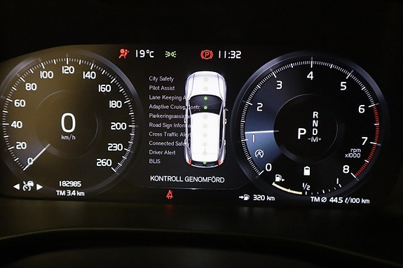 Volvo XC40 12 of 21