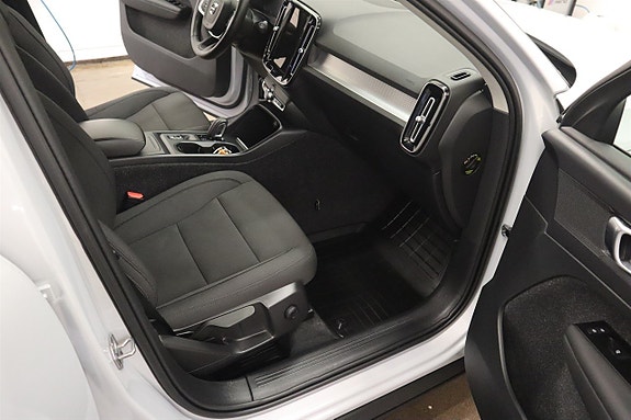 Volvo XC40 7 of 21