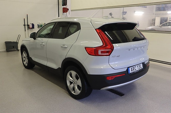 Volvo XC40 2 of 21