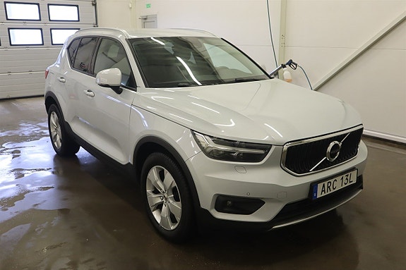 Volvo XC40 3 of 5