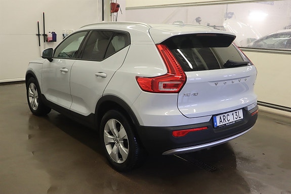 Volvo XC40 2 of 5