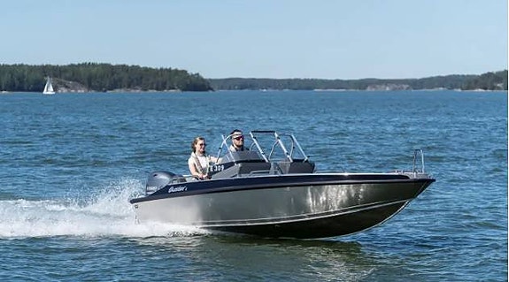 Buster L2 + Yamaha F50 HETL, Comfort edition -25