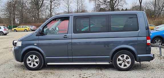 Volkswagen Caravelle 3 of 5