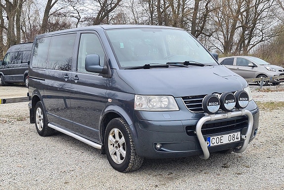 Volkswagen Caravelle 2 of 5