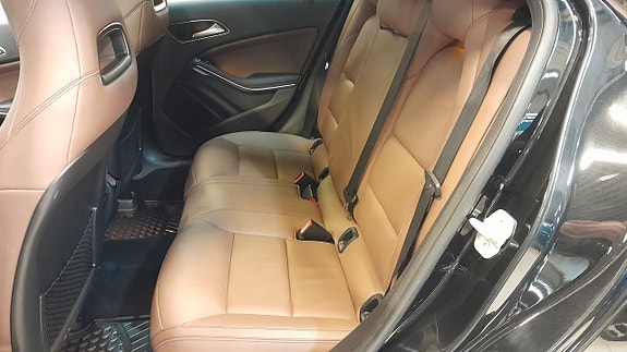 Mercedes-Benz A220 16 of 17