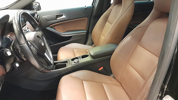 Mercedes-Benz A220 7 of 17