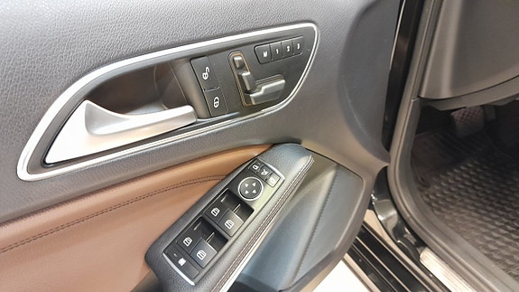 Mercedes-Benz A220 8 of 17