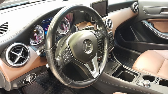 Mercedes-Benz A220 10 of 17