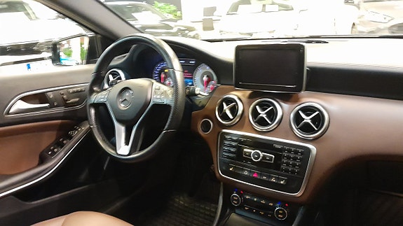 Mercedes-Benz A220 14 of 17