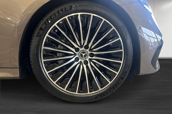 Mercedes-Benz E300 de 5 of 17