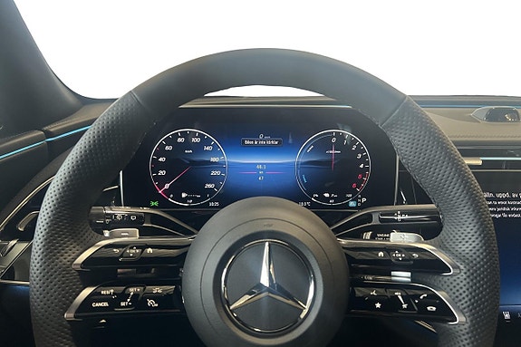 Mercedes-Benz E300 de 7 of 17