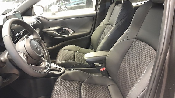 Mazda 2 5 of 15