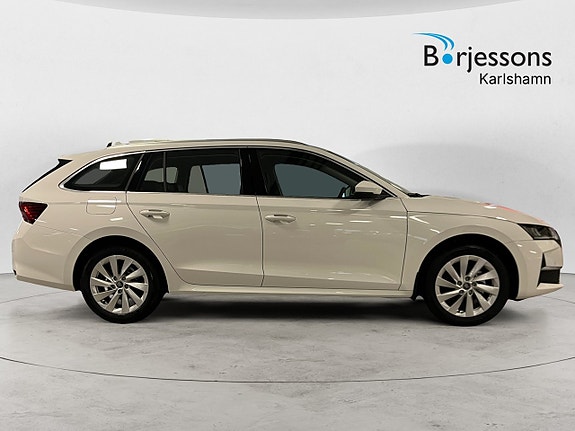 Skoda Octavia 2 of 5