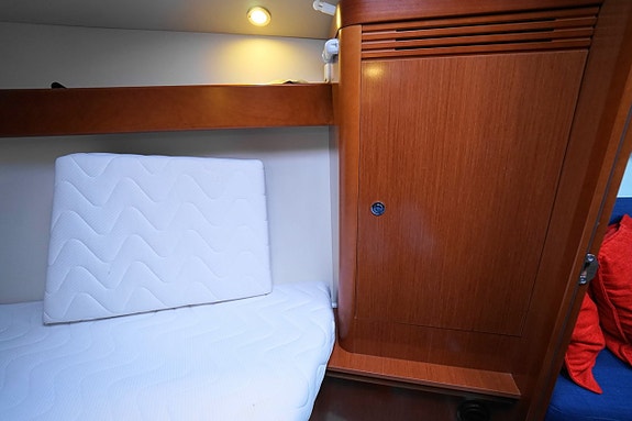 Beneteau Oceanis 31 7 of 22