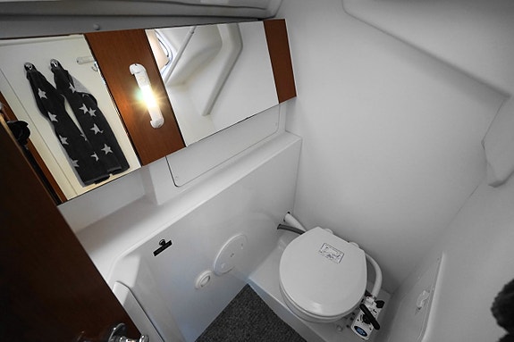 Beneteau Oceanis 31 10 of 22