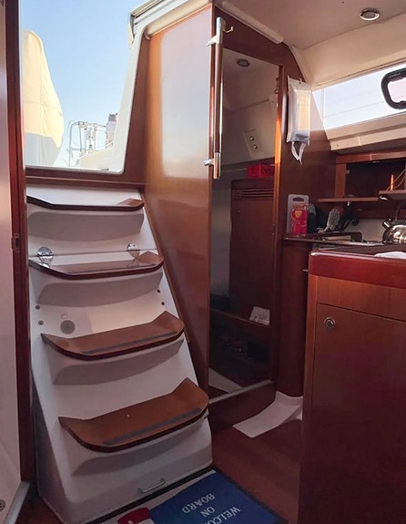 Beneteau Oceanis 31 3 of 5