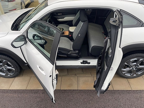 Mazda MX-30 9 of 19