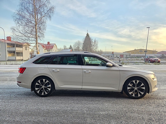 Skoda Superb 2 of 5