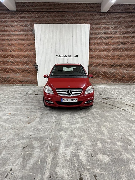 Mercedes-Benz B180