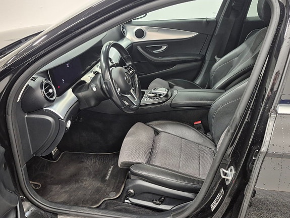Mercedes-Benz E300 de 2 of 10