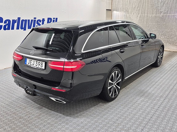 Mercedes-Benz E300 de 4 of 10