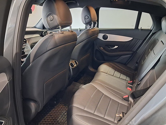 Mercedes-Benz GLC300 5 of 5