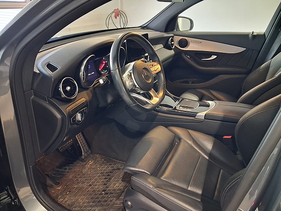 Mercedes-Benz GLC300 2 of 5
