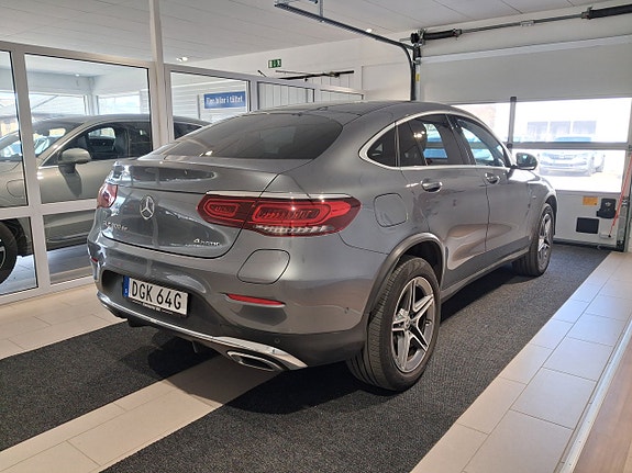 Mercedes-Benz GLC300 4 of 5