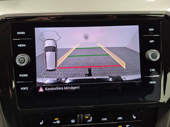 Volkswagen Passat 7 of 11