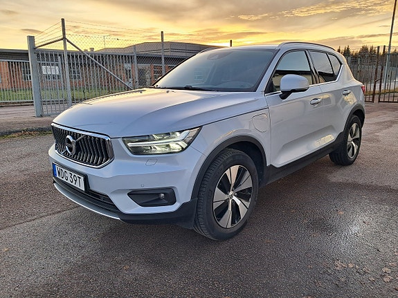Volvo XC40 3 of 5