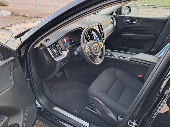 Volvo XC60 2 of 7