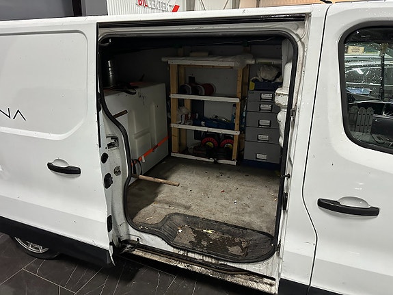 Renault Trafic 9 of 12