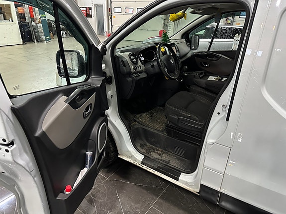 Renault Trafic 6 of 12