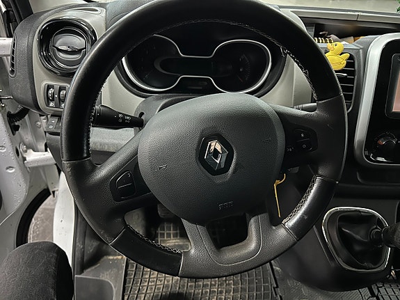 Renault Trafic 7 of 12