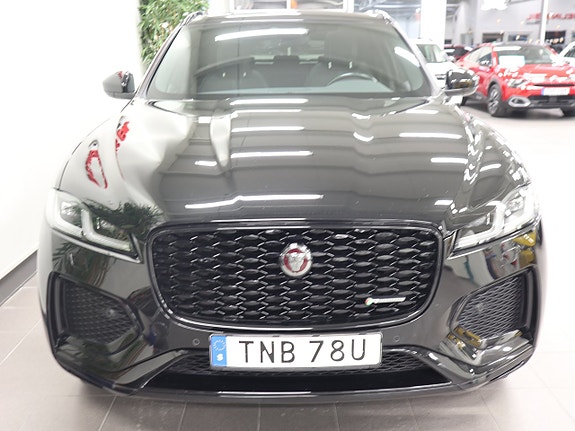 Jaguar F-PACE 2 of 5