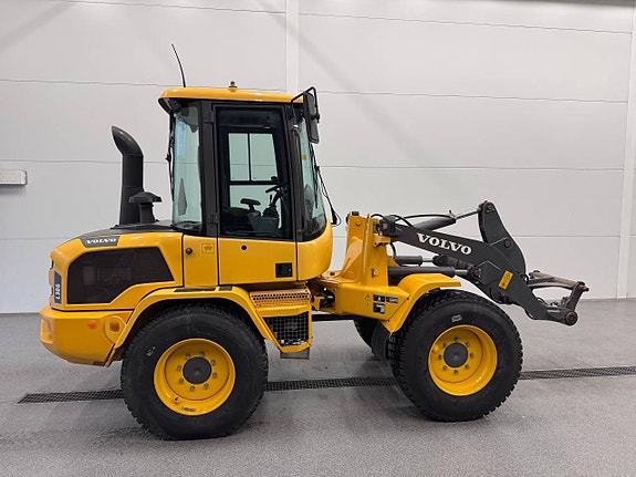 Volvo L30G Med nya snödäck