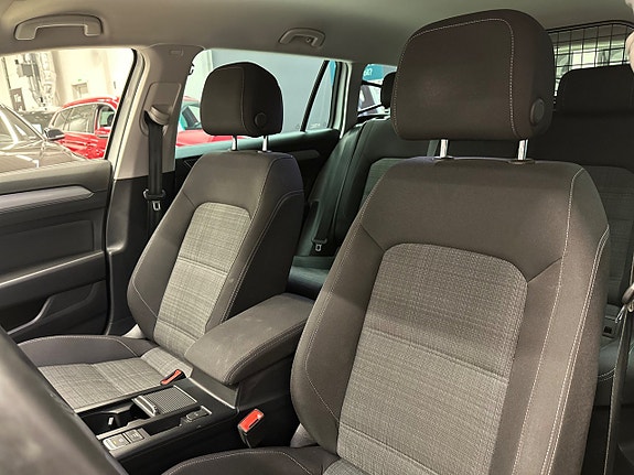 Volkswagen Passat 11 of 17