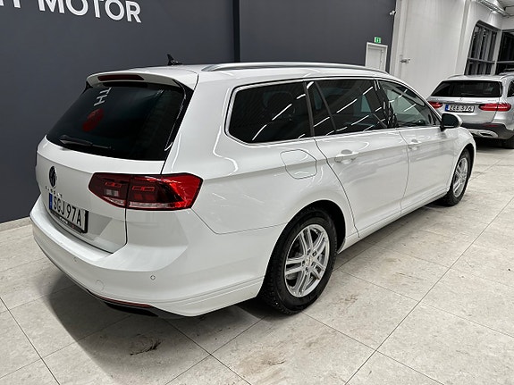 Volkswagen Passat 5 of 5