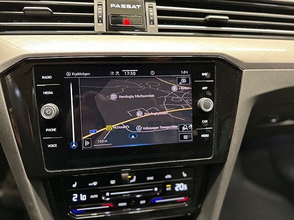 Volkswagen Passat 10 of 17