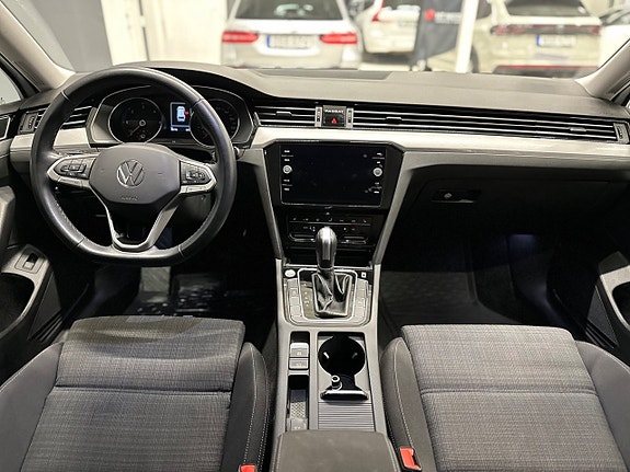 Volkswagen Passat 14 of 17