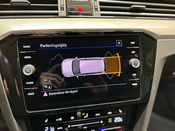 Volkswagen Passat 9 of 17