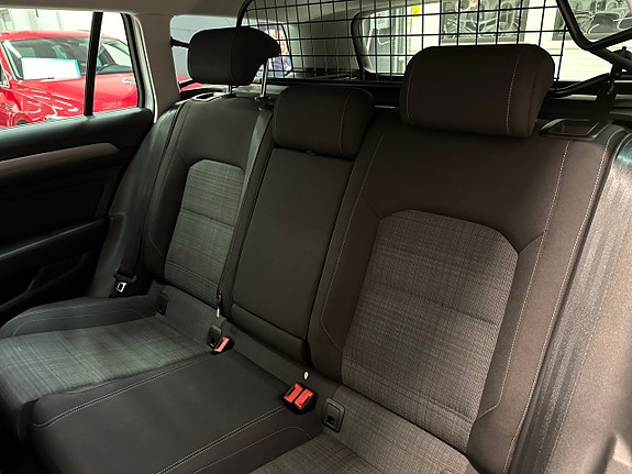 Volkswagen Passat 17 of 17