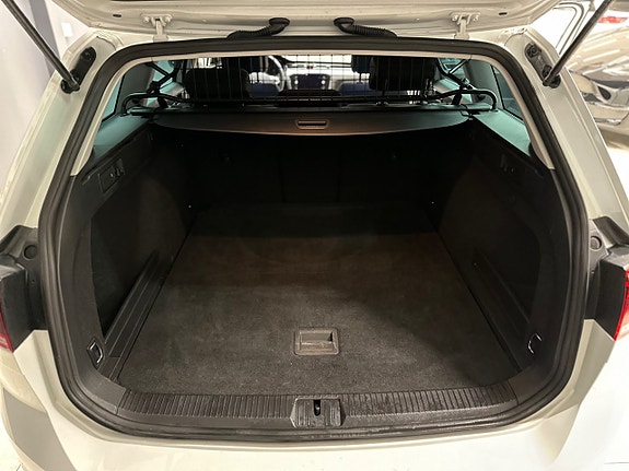 Volkswagen Passat 13 of 17