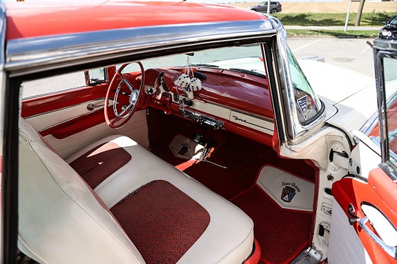 Ford Fairlane 10 of 14