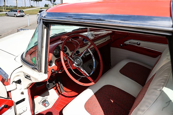 Ford Fairlane 7 of 14