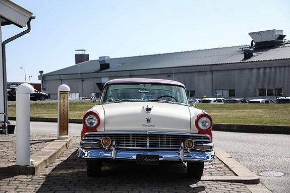 Ford Fairlane 3 of 14