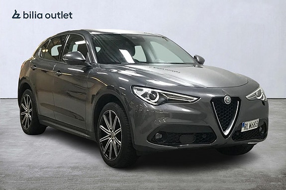 Alfa Romeo Stelvio 3 of 5